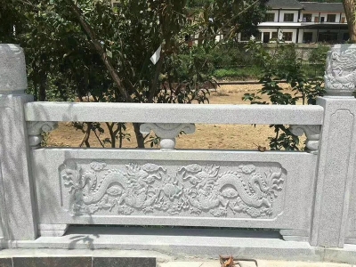 農(nóng)村河岸花崗巖石欄桿