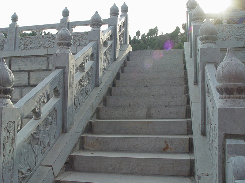 佛臺青石欄桿(圖1)