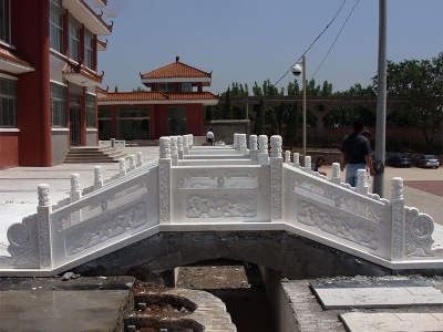 古建筑門前石拱橋