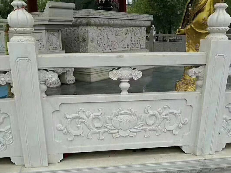 景區(qū)湖面漢白玉石欄桿