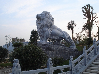  公園石雕雄獅 
