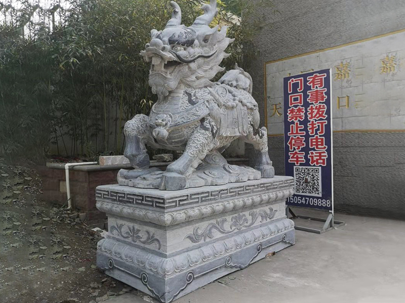 門口石雕麒麟