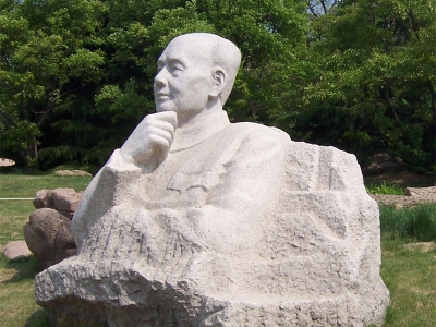  公園人物雕像 