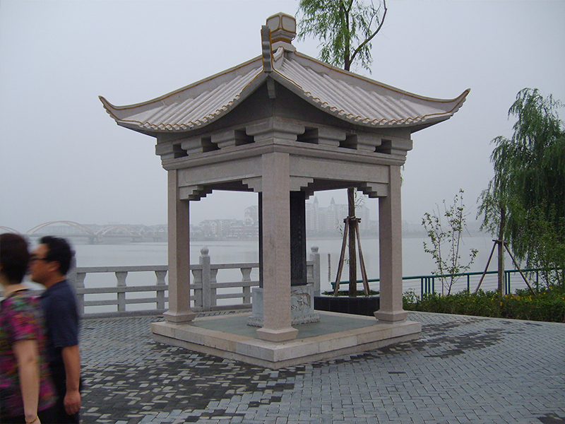 單層墓碑石涼亭