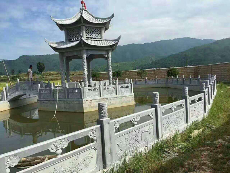 湖心雙層石涼亭