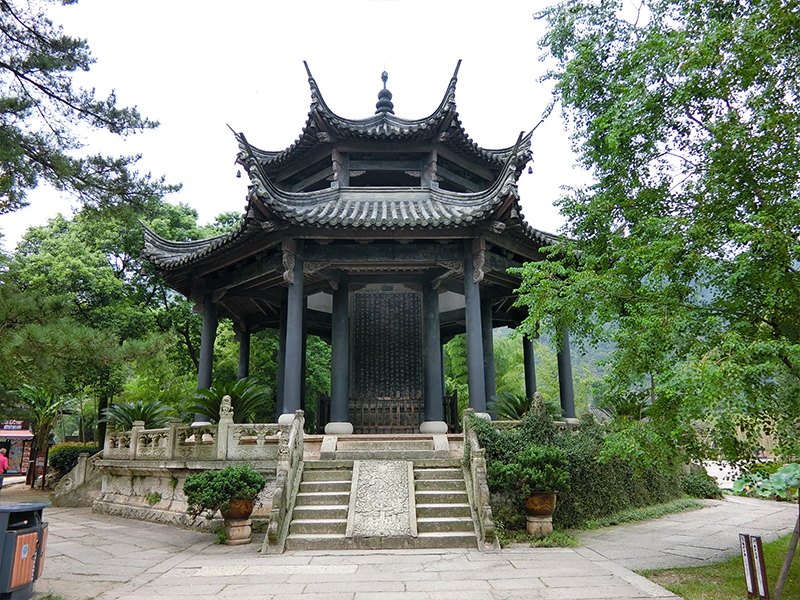 八角雙層石涼亭